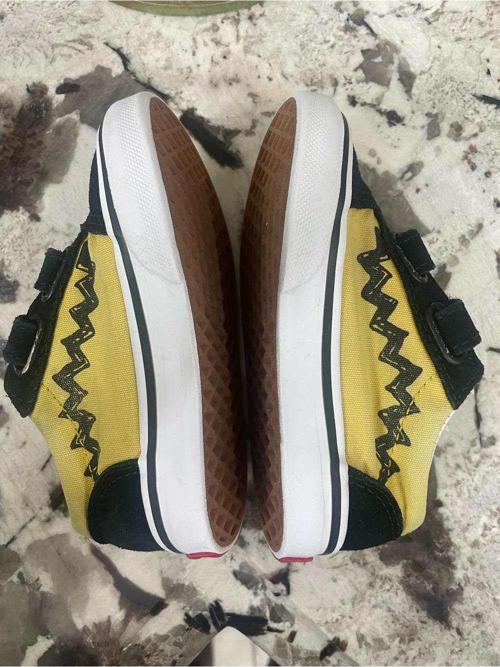 Vans Old Skool V "Charlie Brown" “Peanuts” Yellow & Black Sneakers Size 6.5 - Picture 6 of 14
